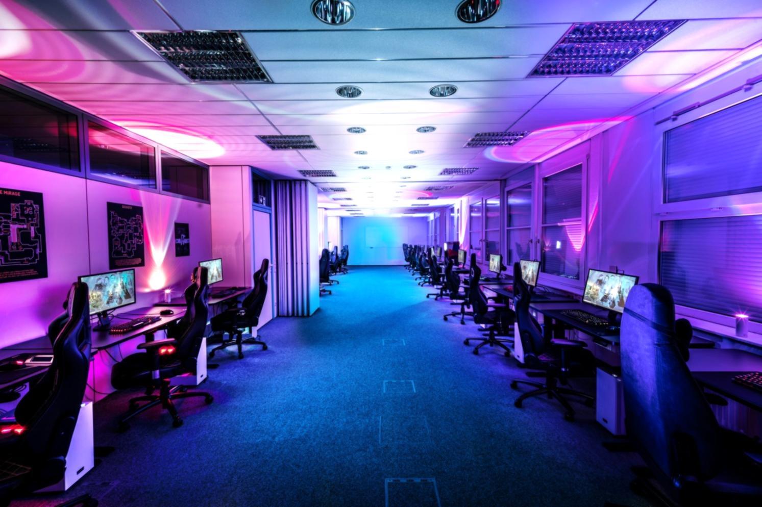 金融データ分析の実習風景